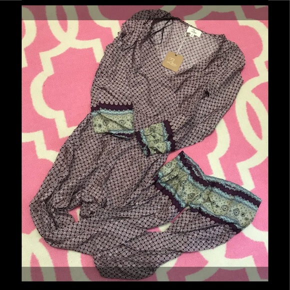 1LEFT Long Sleeve V neck Jumpsuit - Picture 4 of 5